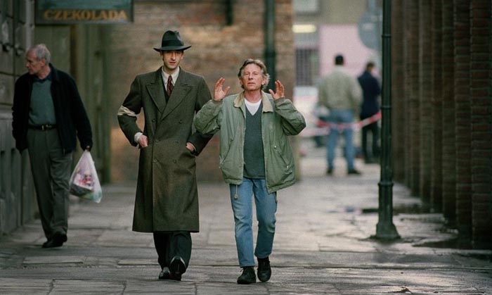 Roman Polański i Adrien Brody na planie filmu "Pianista", 2001, fot. Syrena / Reporter / East News